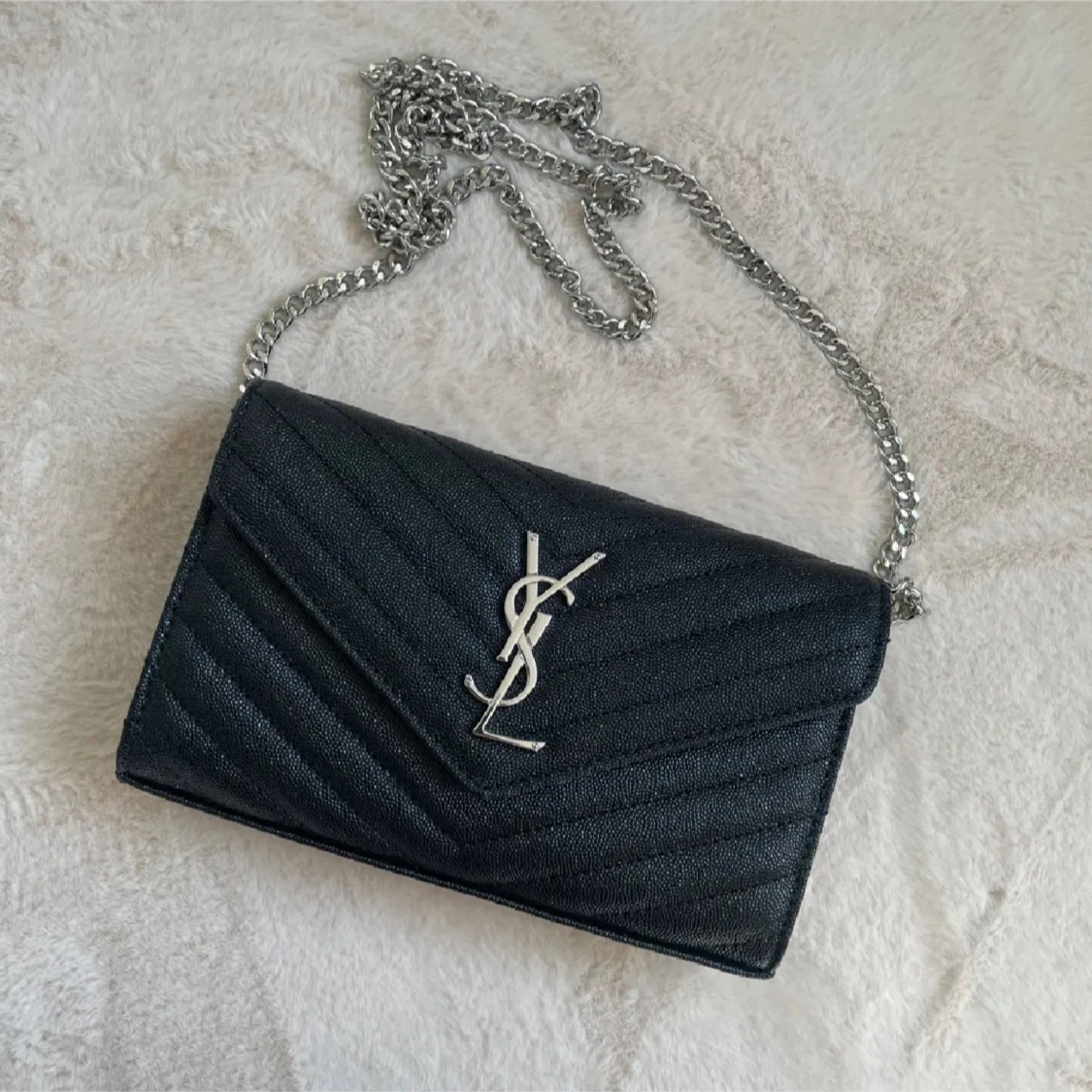 Svart axelväska från Saint Laurent