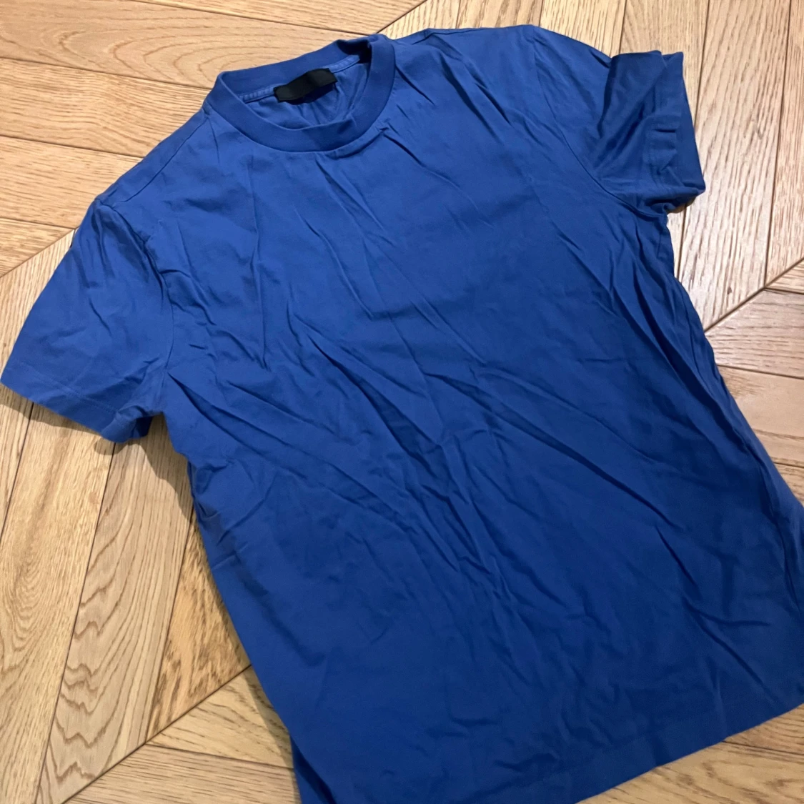 Blå t-shirt från Prada