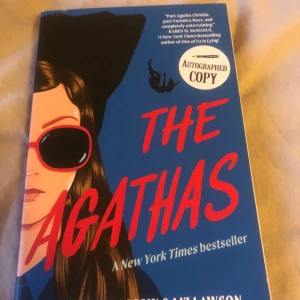 The Agathas AUTOGRAFERAD - Nyskick på ENGELSKA 🤍💙