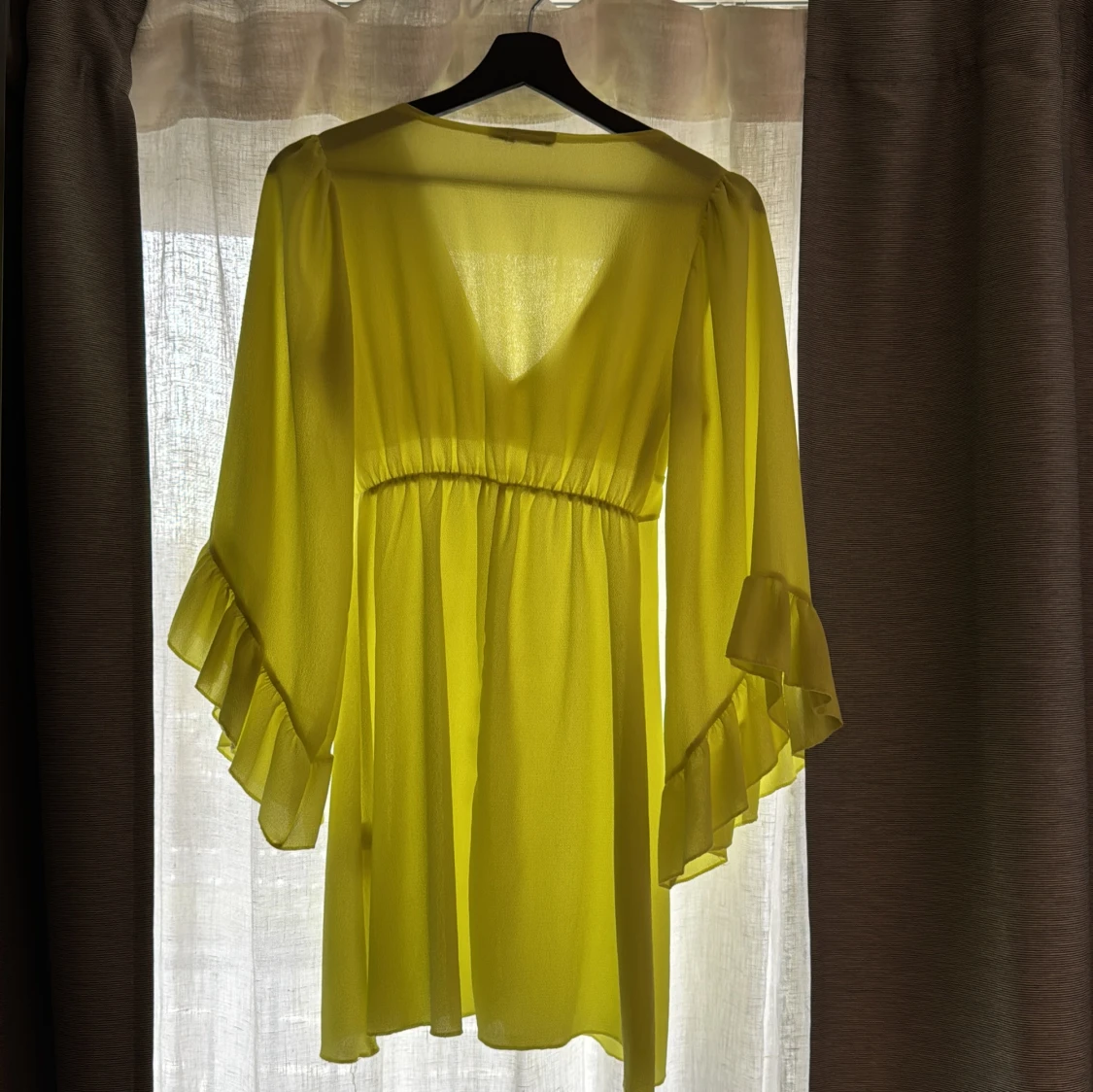 Gul klänning från Boohoo - 90