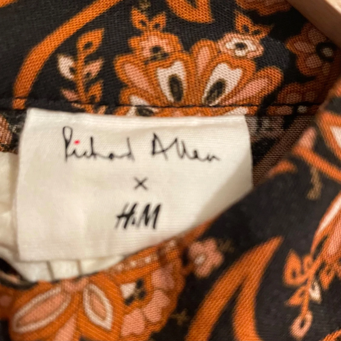 Mönstrad klänning från H&M x Richard Allan - 91