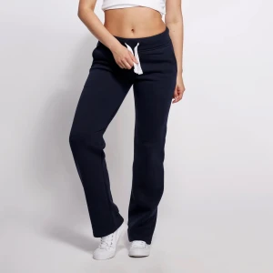russemerch - letar efter tall - Vill byta mina SWEATPANT GIRL STRAIGHT LEG NAVY i storlek S mot SWEATPANT GIRL STRAIGHT LEG LONG EDITION i storlek S eller XS, hör av dig om du har!!