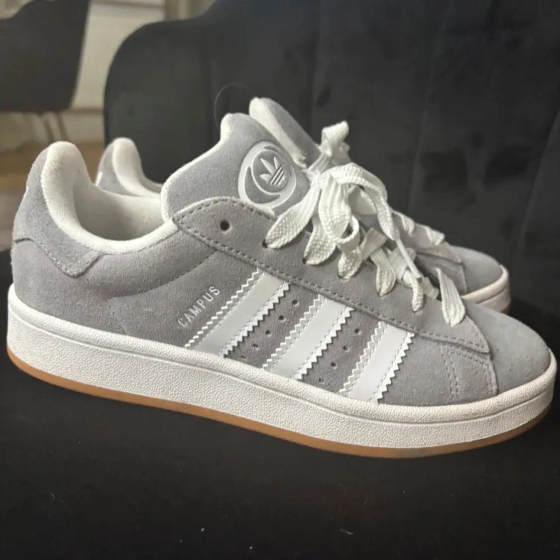 Grå Adidas Campus sneakers