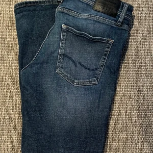 Blå jeans från Jack & Jones - Fina jeans från Jack & Jones 