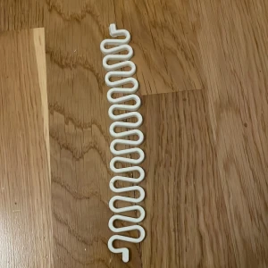 Flätningsverktyg - Används som en ”mall” för att fläta hår. Aldrig använd, endast testad! Säljer då den inte kommer till användning💕 kan gå ner i pris💓tryck INTE på köp nu utan att pratat med mig först!💘