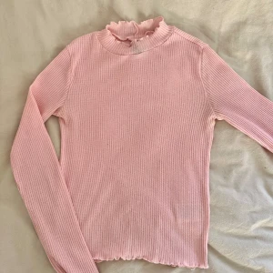 ribbad rosa tröja  - Söt tröja som ej kommer till användning 