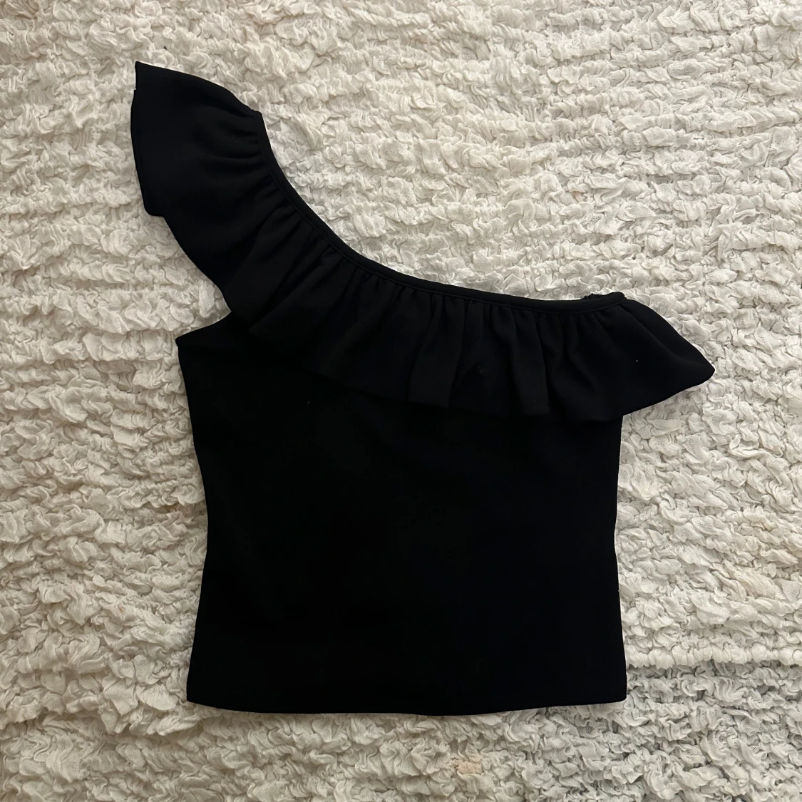 Svart oneshoulder topp från H&M