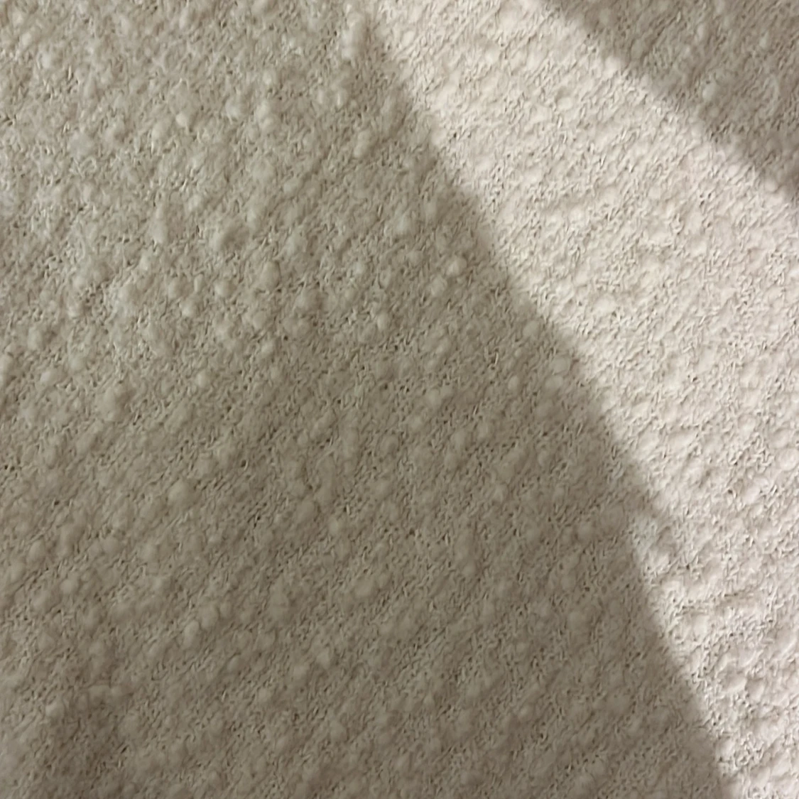 Vit stickad kortärmad. - 91