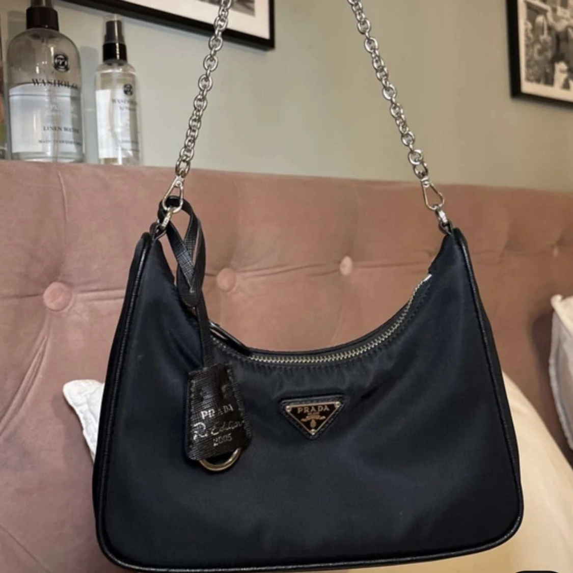 Svart axelväska från Prada - 90