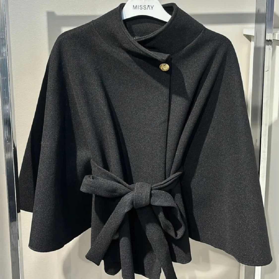 Svart kappa från Missay