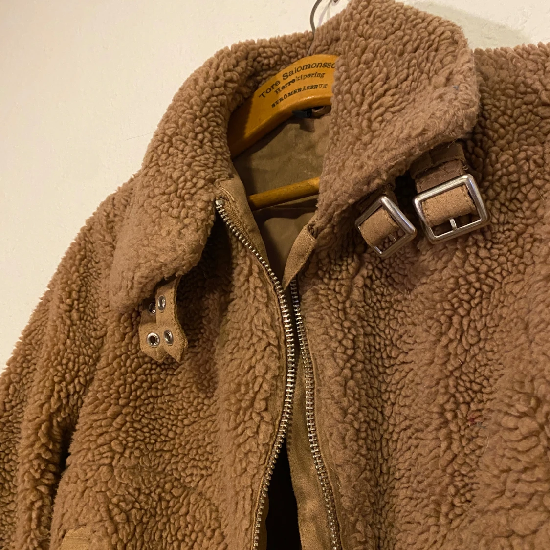 Brun teddyjacka med dragkedja - 91