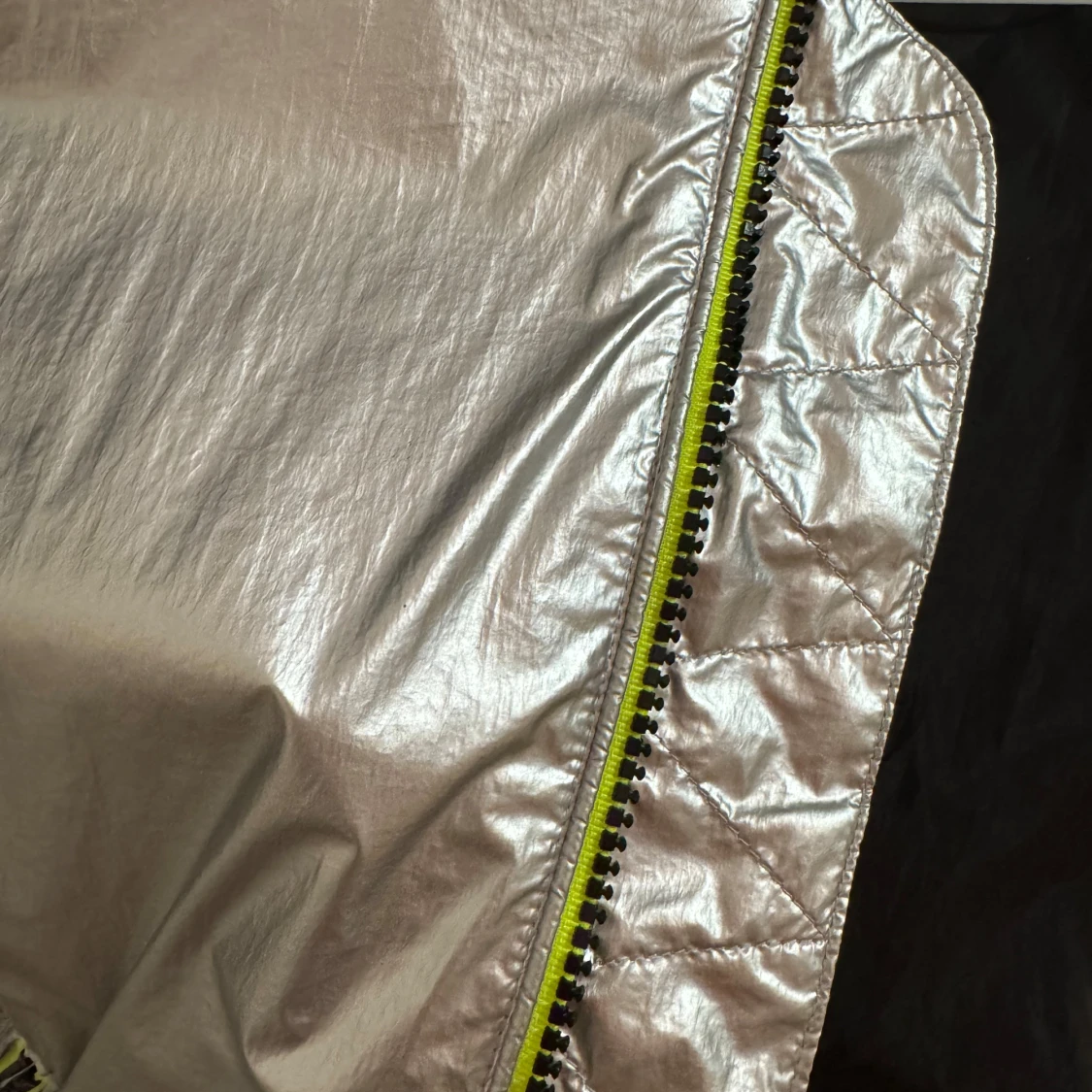 Silverfärgad vindjacka från Diesel - 93