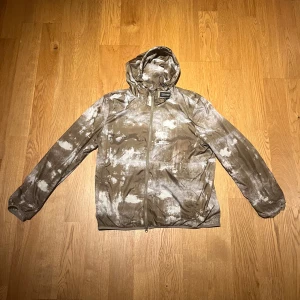 Woolrich Windbreaker - - Woolrich windbreaker - Storlek L (M) - Og kan hittas fram - 100% äkta - 9/10 skick