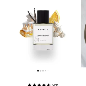 ESSNCE Lemon Eclair Eau de Parfum - Upptäck ESSNCE Lemon Eclair, en limited edition Eau de Parfum med en fräsch och söt doftprofil. Toppnoter av lemon curd och vaniljfluff, hjärtnoter av marshmallows och maräng, samt basnoter av bourbon vanilj och cederträ. Perfekt för dig som älskar gourmanddofter.