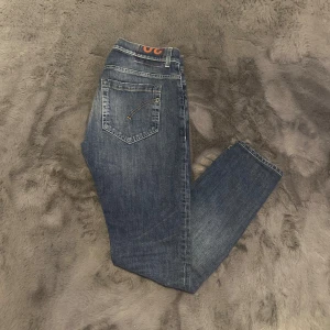 Dondup George  - Säljer ett par feta dondup jeans i modellen George || Skick 9/10 || Storlek W30 || har du några frågor är det bara att höra av sig 😁