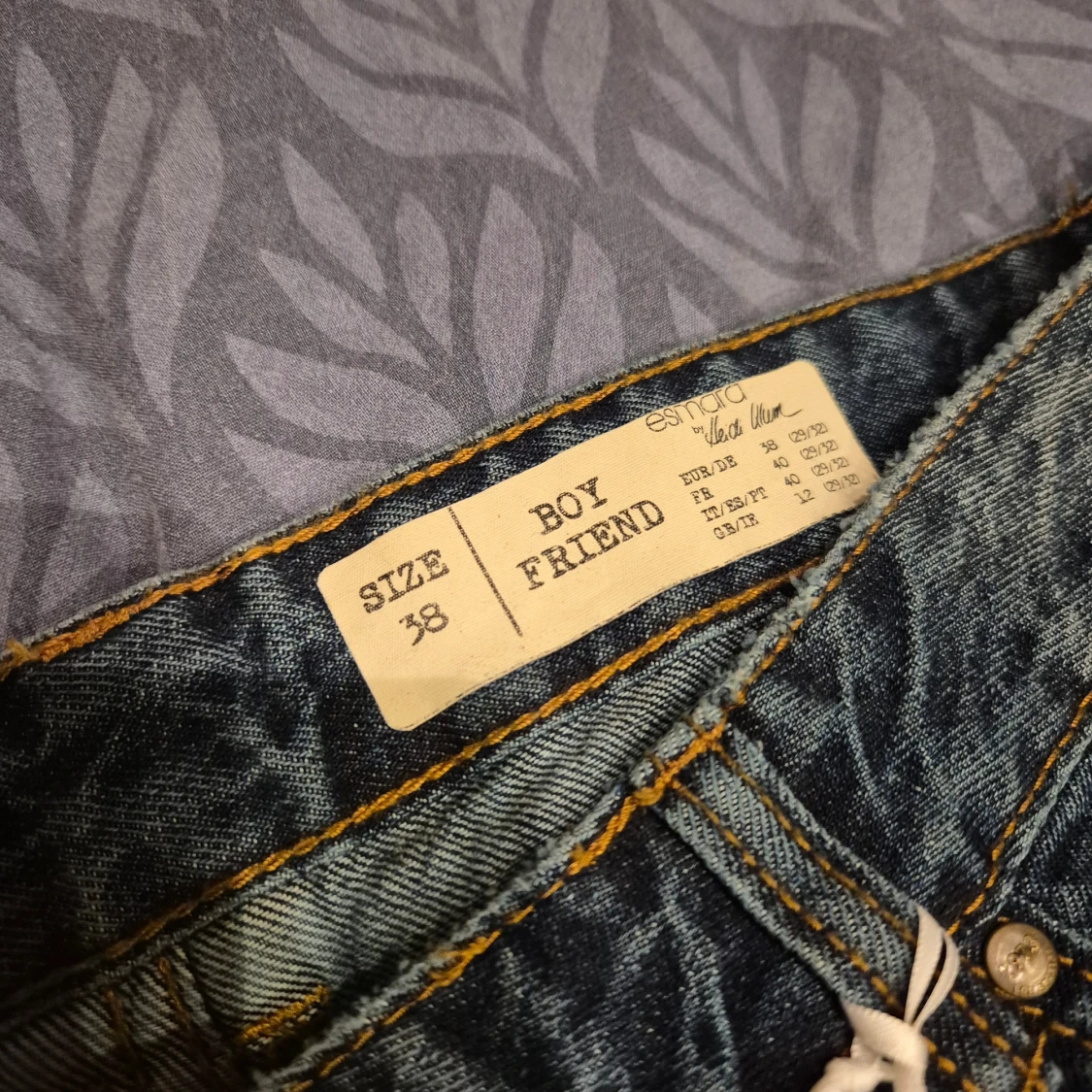 Blå boyfriend jeans med slitningar - 90