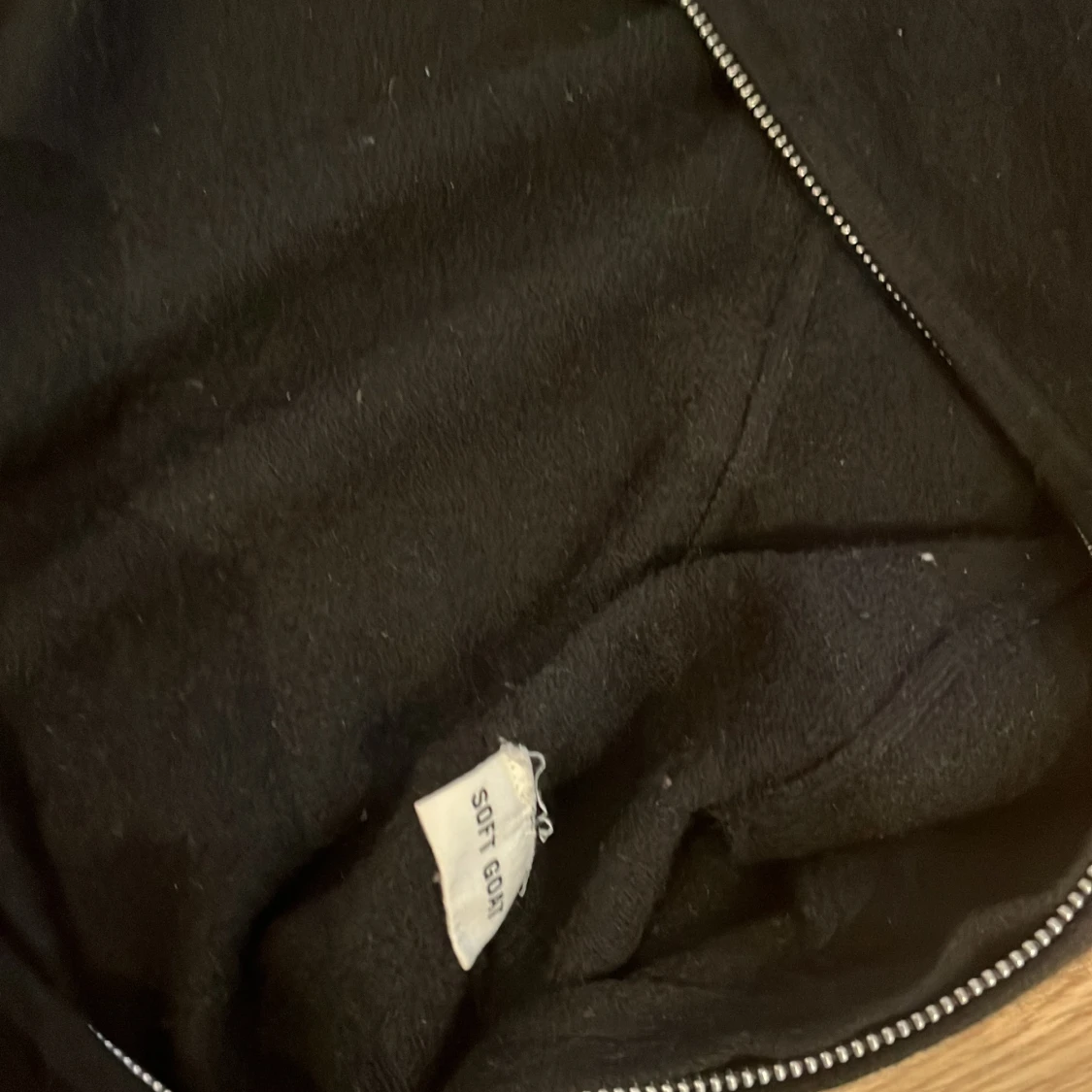 Svart kashmir hoodie från Soft Goat - 3