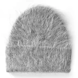 Fluffig mössa i flera färger - Säljer en supermjuk och fluffig mössa som finns i flera färger: grå, svart, vit, beige och brun. Perfekt för att hålla dig varm och stilren under de kallare månaderna. Alpacka material. Finns få kvar i lager. Priset gäller en mössa. 