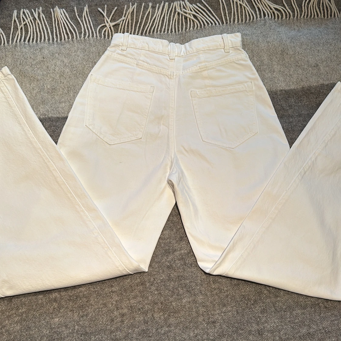 Vita wide leg byxor från Bershka - 90