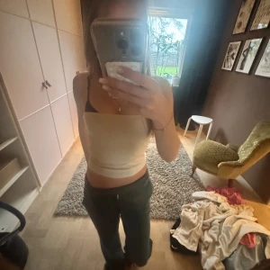 Vit tubtopp - söt tubtopp perfker till sommaren är i M men sitter som xs