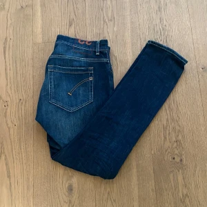 Dondup - Säljer mina dondup jeans som nästan är i nyskick använda max 10 gånger.