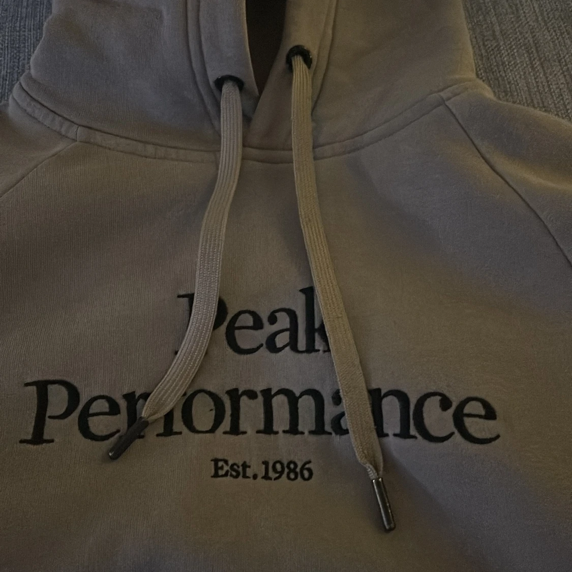 Beige hoodie från Peak Performance - 90