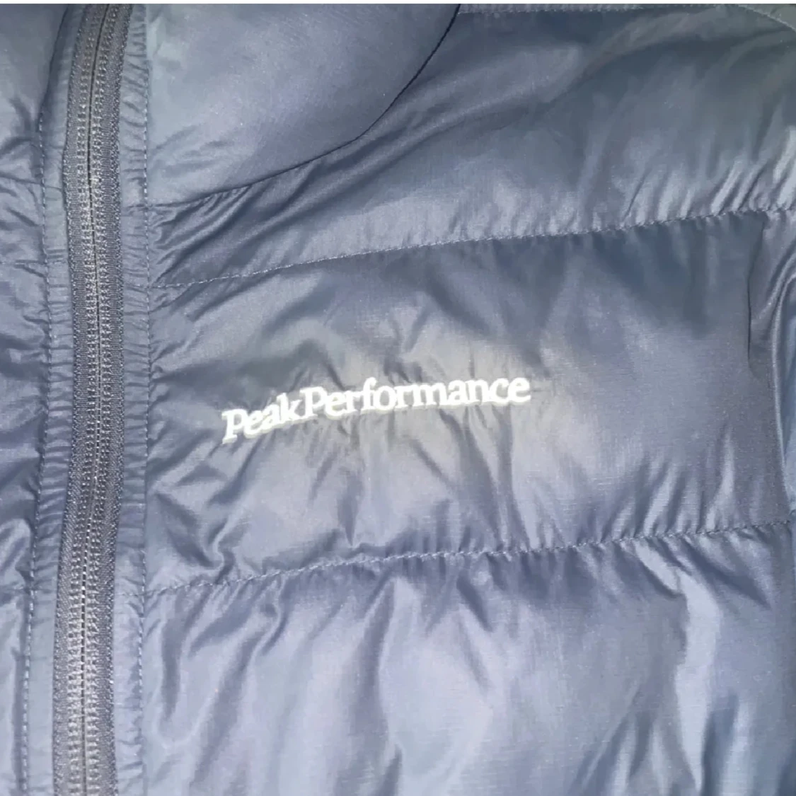 Mörkblå dunjacka från Peak Performance - 90