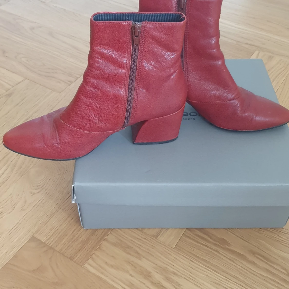 Röda boots med klack från Vagabond - 91