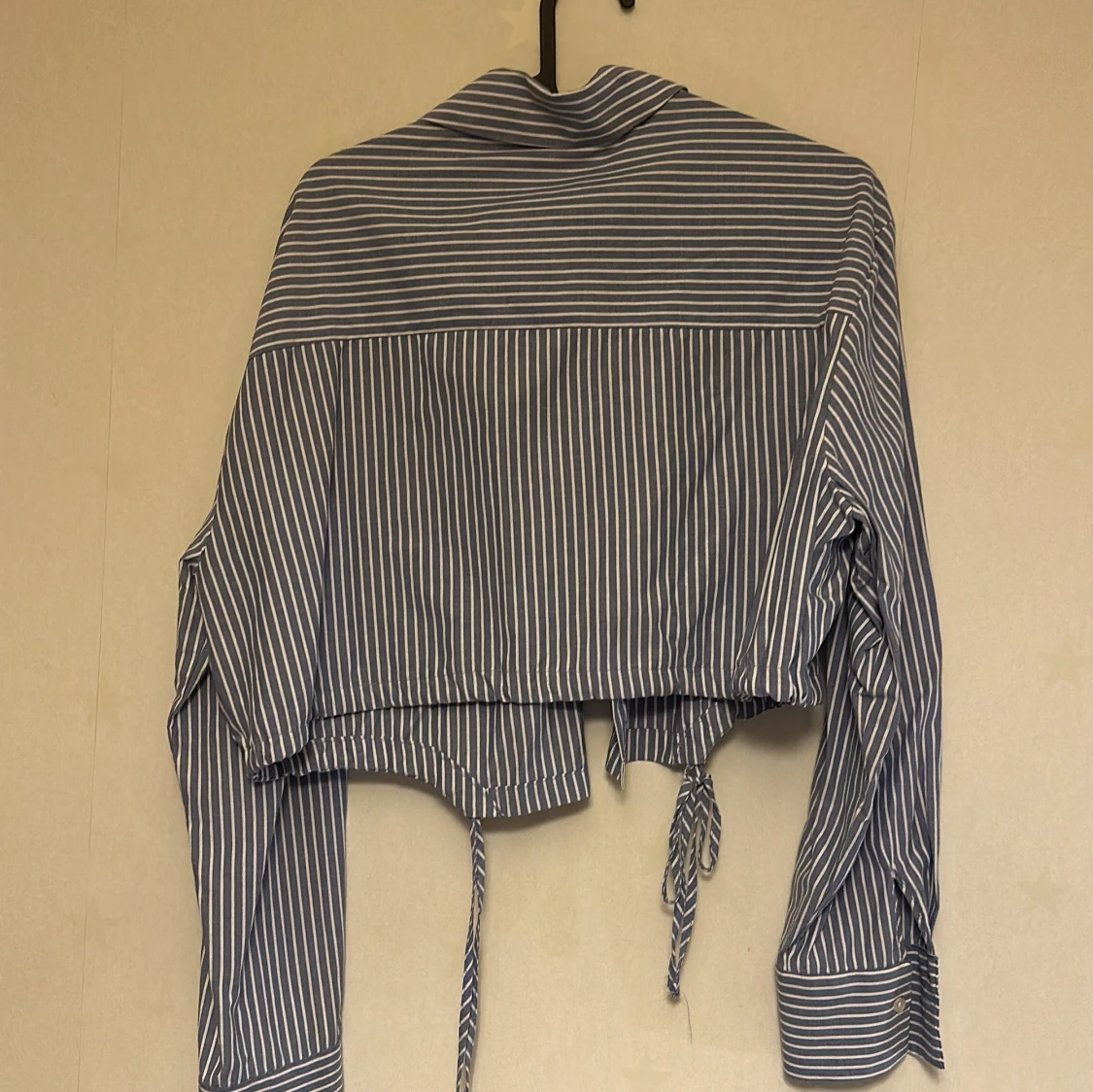 Blåvit randig skjorta från Primark - 28