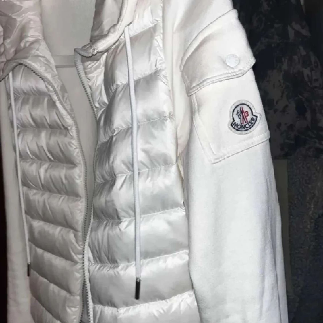 Vit dunjacka från Moncler