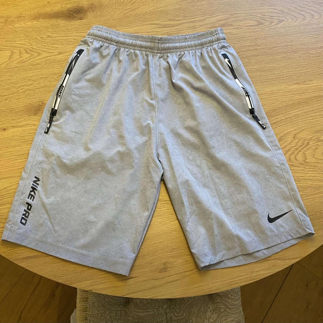 Grå träningsshorts från Nike