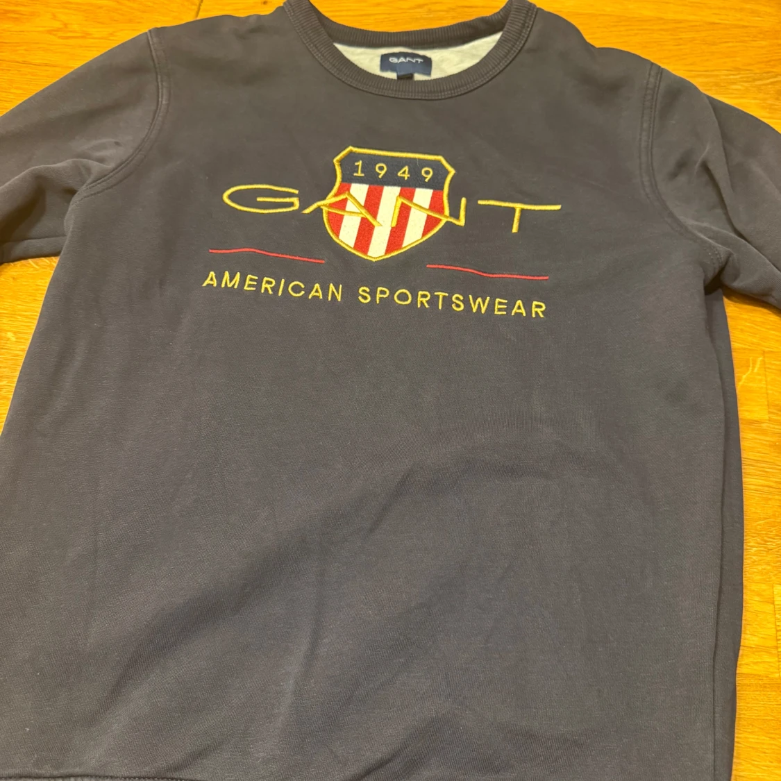 Mörkblå tröja från GANT