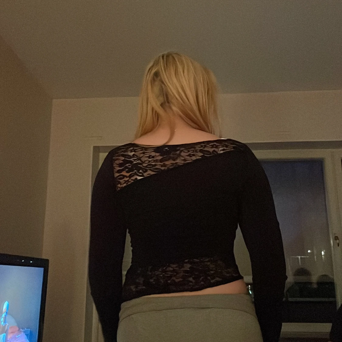 Svart spetsdetaljerad topp - 91