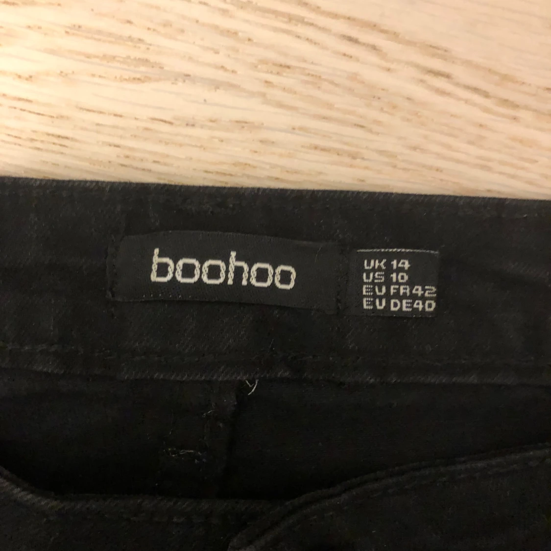 Svarta bootcut byxor från Boohoo - 91
