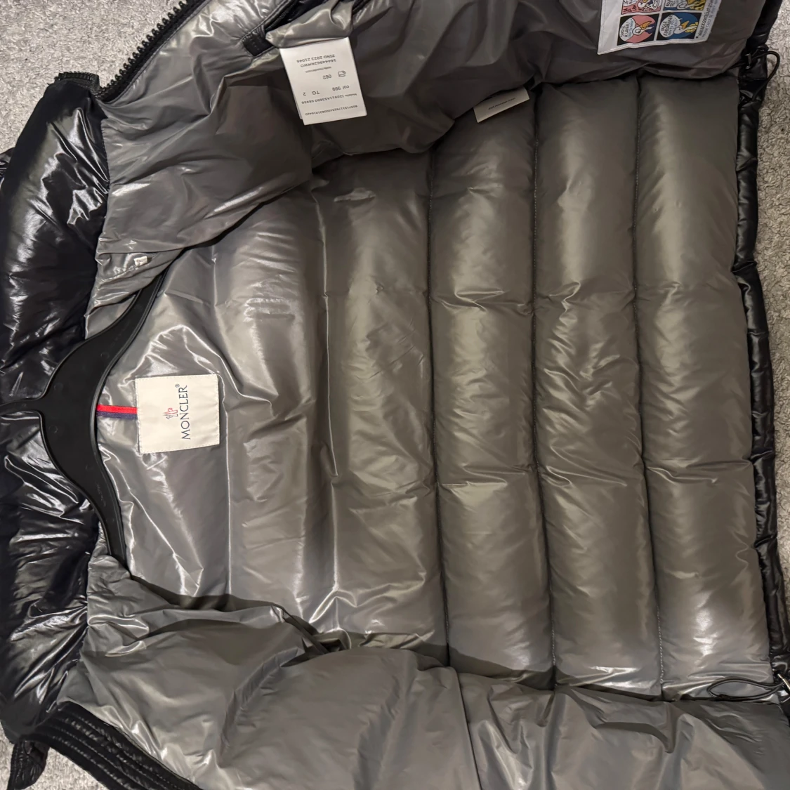 Svart dunjacka från Moncler - 92