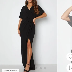 Svart balklänning från Bubbleroom - Svart balklänning från Bubbleroom. Storlek 34. Helt nyskick endast testad. Säljer då jag valt en annan. Saknar bara prislapp. Köpt för 799kr 