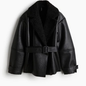 Söker denna jacka  - Hej! Jag söker denna jacka från hm om någon har en att sälja. Helst strl xxs men xs kan eventuellt vara intressant också. 