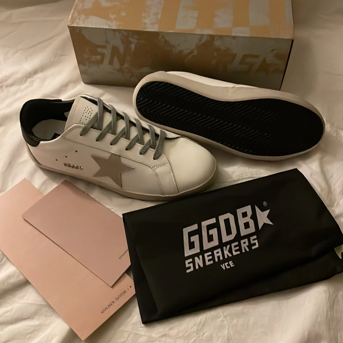 Vita sneakers från GGDB - 90