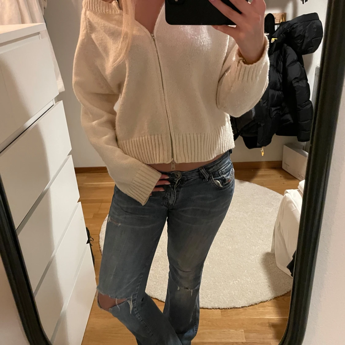 Beige stickad kofta med dragkedja