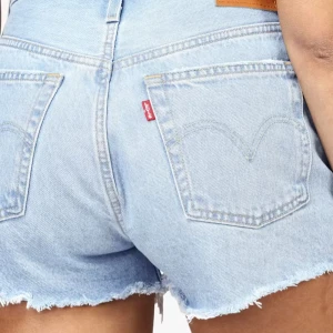 Levi’s shorts 501, ljusblåa  - Storlek W25. Supersnygga shorts medelhög midja, inte för korta och inte för långa!