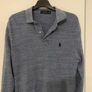 Ralph lauren tröja  - Hej säljer min Ralph lauren tröja i storlek xs bra skick inte andvänd så mkt skriv vid frågor och funderingar pris ej hugget i sten kom gärna med prisförslag mvh Lukas 