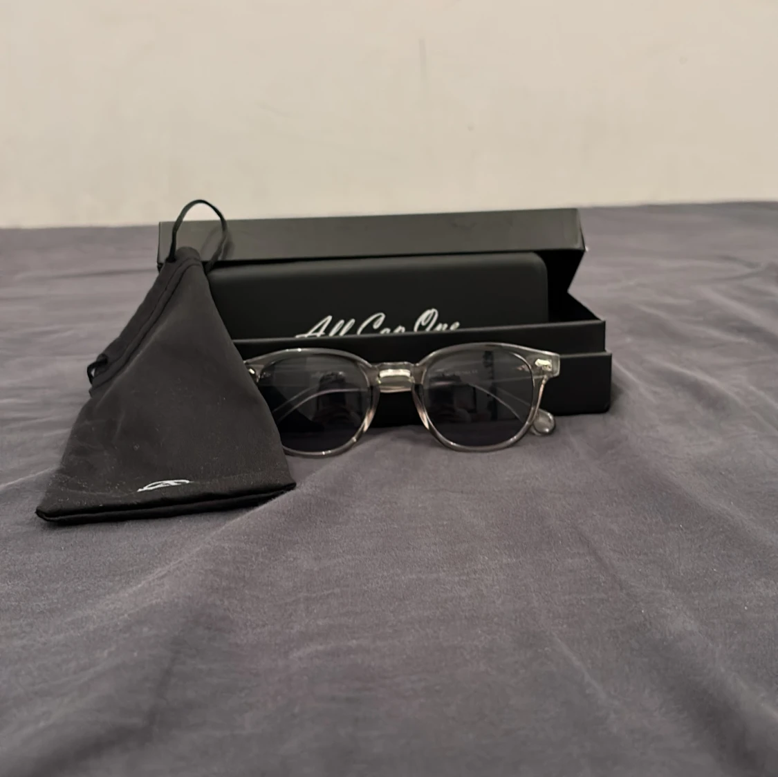 All cap one solglasögon