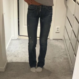 Blå jeans - Super snygga jeans från acne, för små för mig därför säljer jag!.