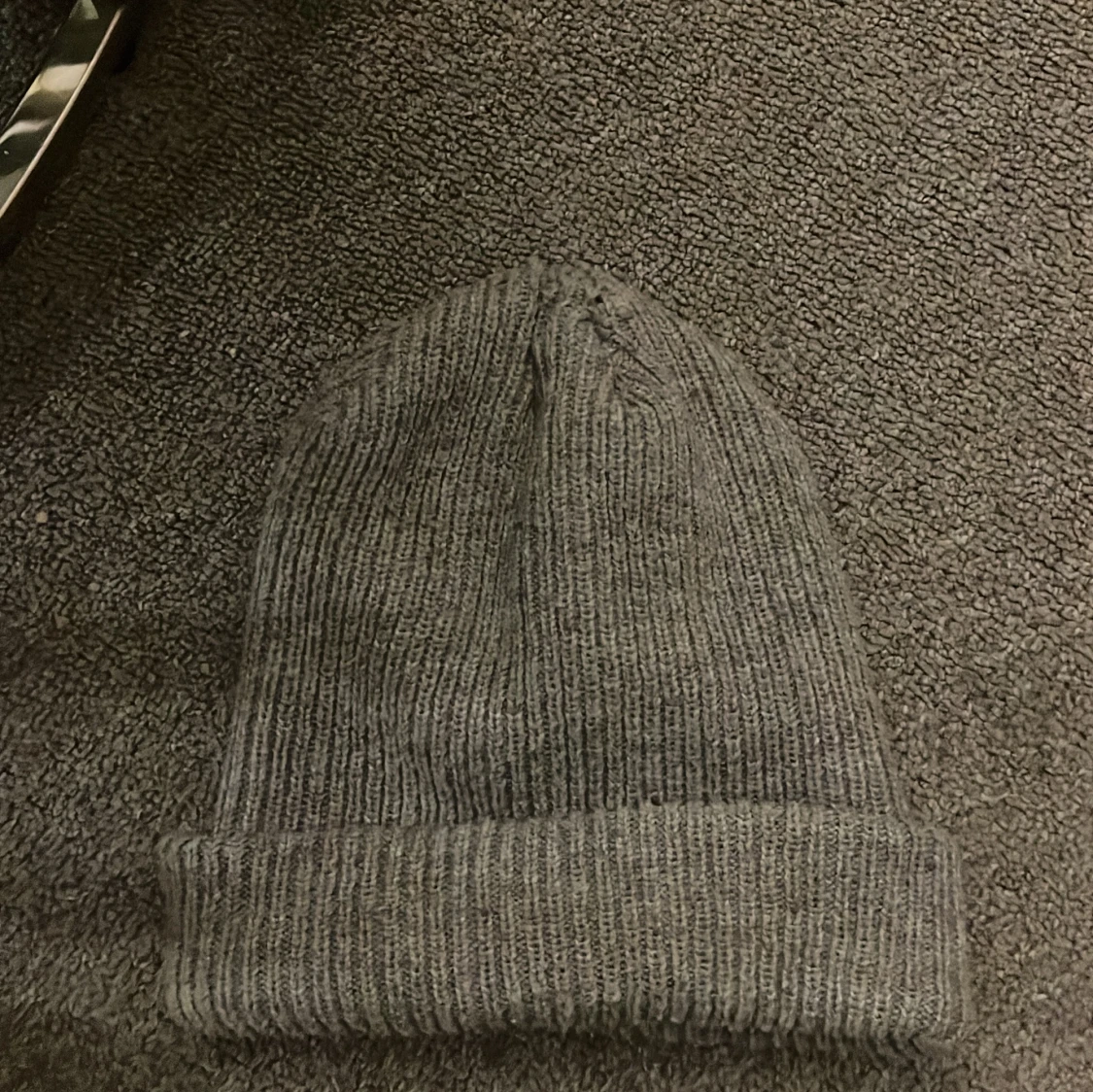 Grå ribbad mössa från Moncler - 90