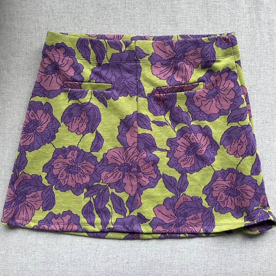 Blommig kjol i grönt och lila från Zara - 90