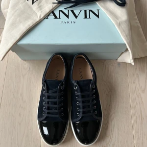 Lanvins  - Helt nya lanvins har ångrat mig och kan inte lämna tillbaka dem är bara provade och aldrig varit ute med dem och dem köptes för 400 euro ungefär motsvarar 4600kr och köpta på flannels, har online kvitto, bara skriva pm vid funderingar !😀
