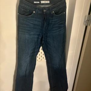 Mörkblå jeans - Botcut