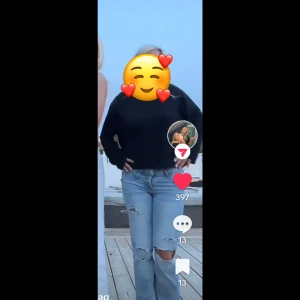 Ljusa jeans med slitningar - Snygga ljusa low Waits jeans med slitningar! Säljer dessa då de inte kommer till nån användning💓Storlek s-m💓