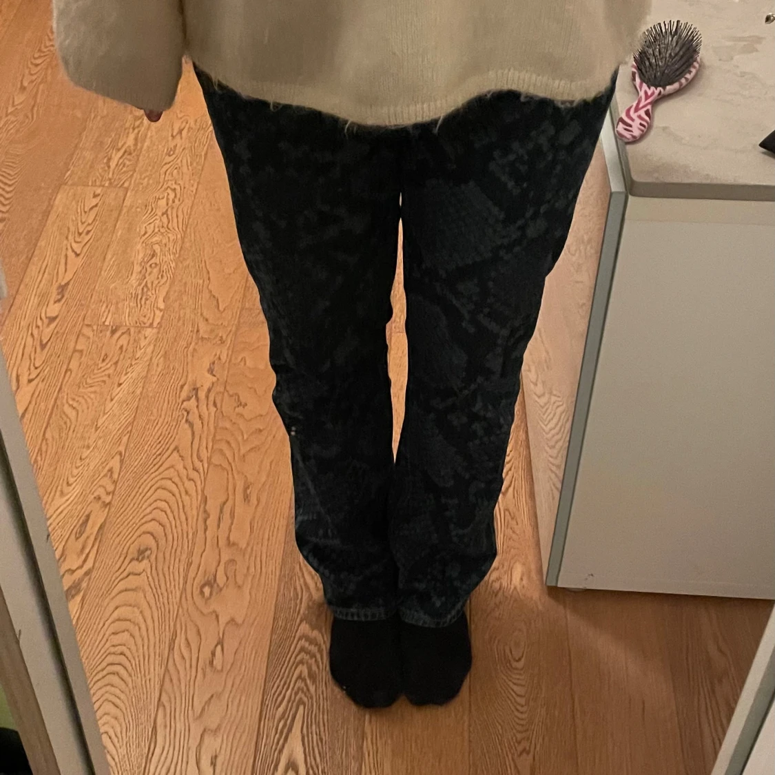 Orm mönstrade jeans