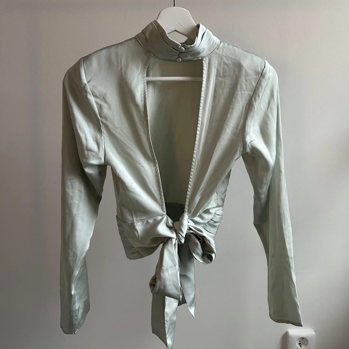 Grön långärmad topp med öppen rygg - 91